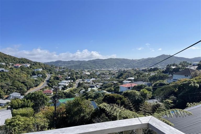 Photo of property in 41 Versailles Street, Karori, Wellington, 6012