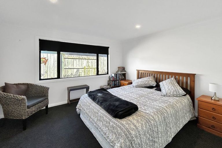 Photo of property in 2 Gibraltar Way, Fitzherbert, Palmerston North, 4410