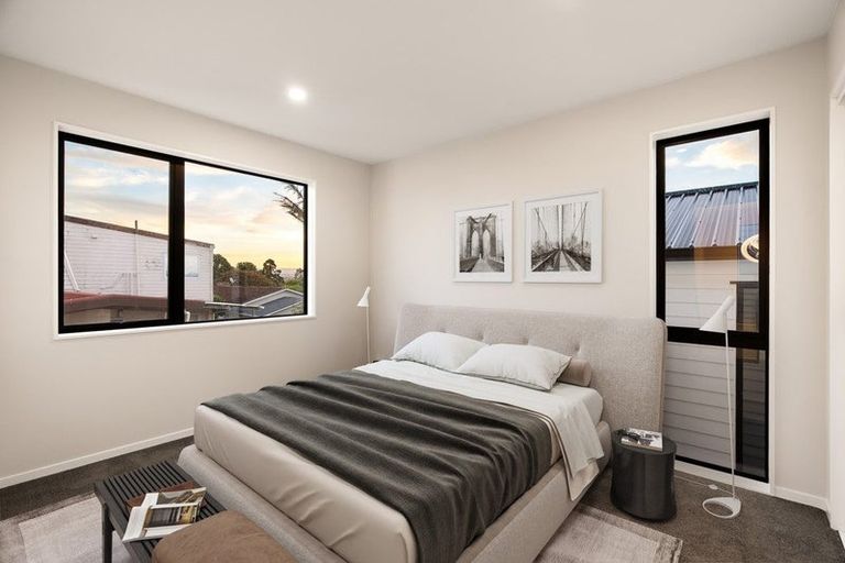 Photo of property in 8b Catalina Crescent, Forrest Hill, Auckland, 0620