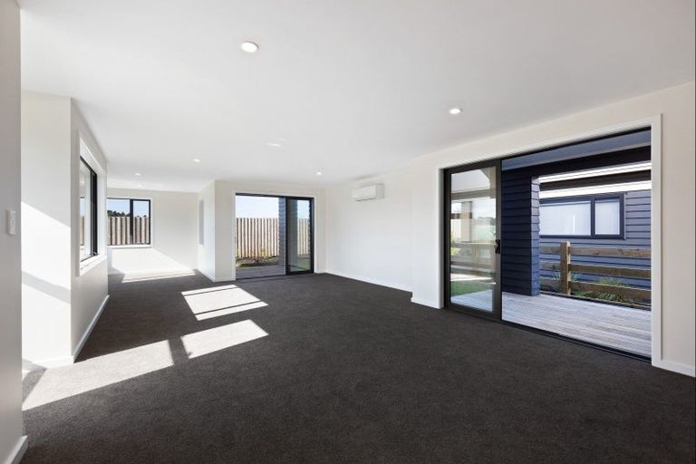 Photo of property in 58 Paparahi Place, Wainui, Silverdale, 0992
