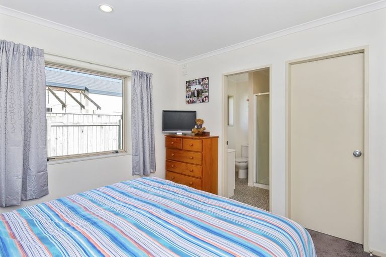 Photo of property in 21 Matuku Place, Paraparaumu Beach, Paraparaumu, 5032
