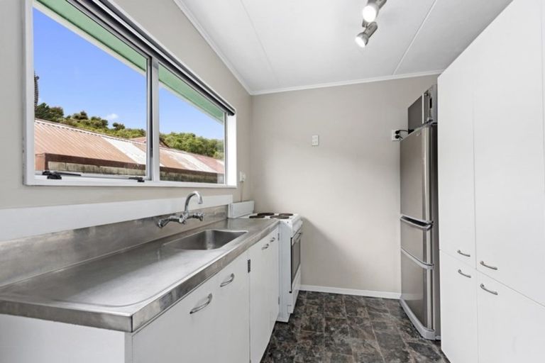 Photo of property in 8 Mokopuna Grove, Stokes Valley, Lower Hutt, 5019