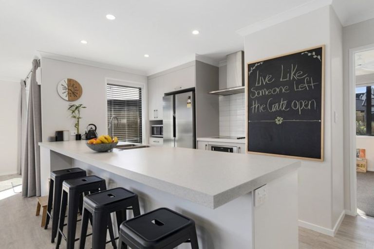 Photo of property in 83 Bert Wall Drive, Omokoroa, 3114