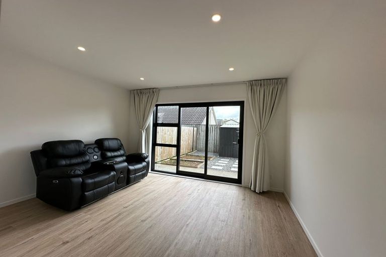 Photo of property in 54 Rauemi Way, Te Atatu South, Auckland, 0610