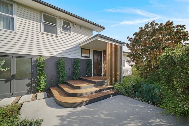 Photo of property in 36 Rewarewa Road, Te Atatu Peninsula, Auckland, 0610