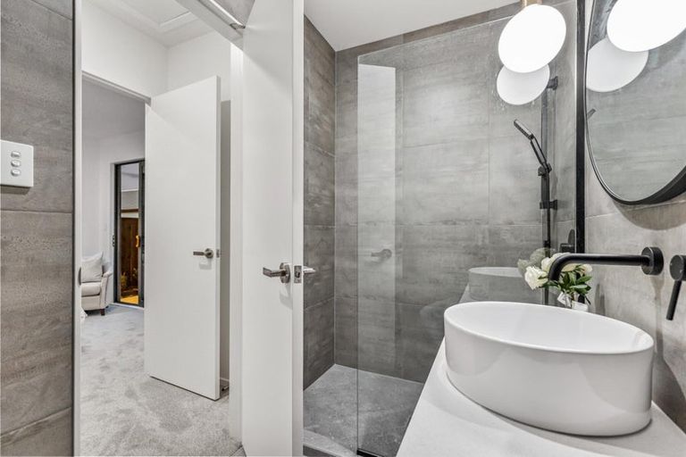 Photo of property in 21 Paretao Street, Massey, 0614