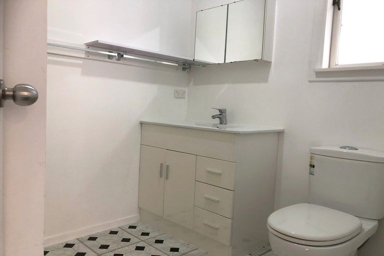 Photo of property in 1 Sarona Avenue, Glen Eden, Auckland, 0602