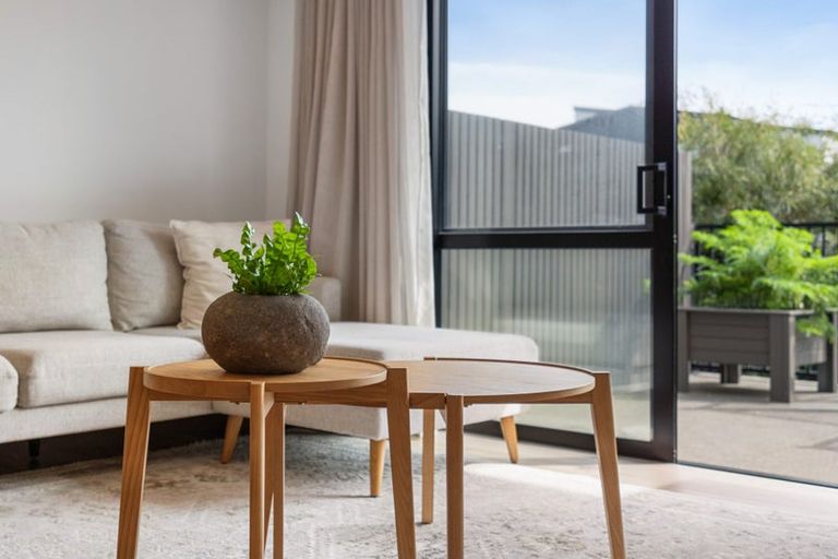 Photo of property in 37 Cessna Crescent, Mangere, Auckland, 2022