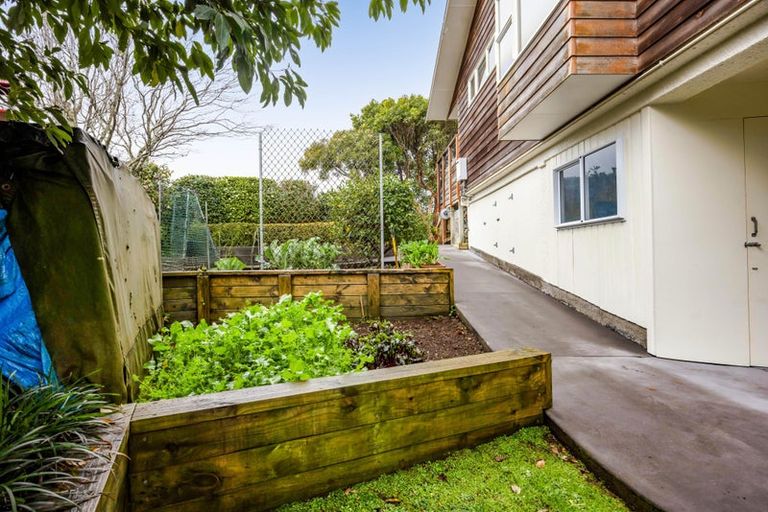 Photo of property in 21 Longview Drive, Merrilands, New Plymouth, 4312