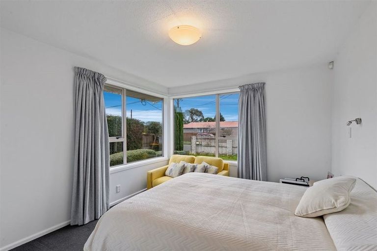 Photo of property in 37 Greendale Avenue, Avonhead, Christchurch, 8042