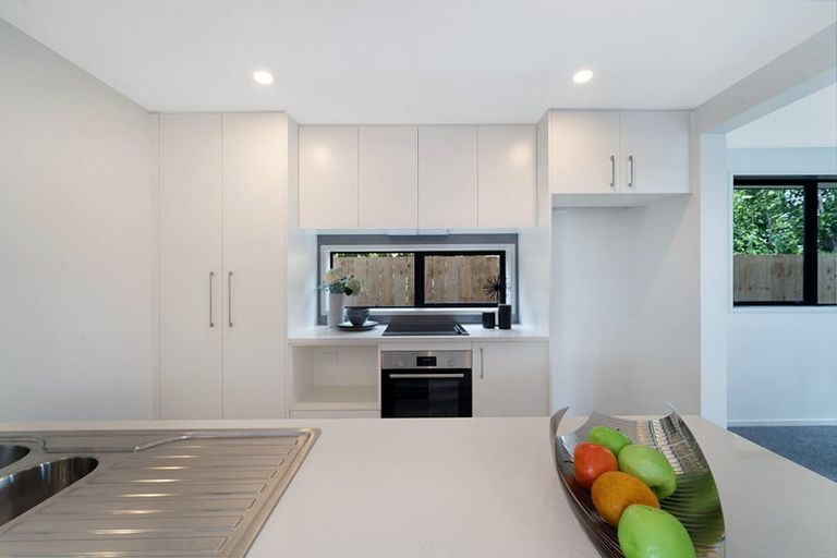 Photo of property in 8b Strid Road, Te Atatu South, Auckland, 0610