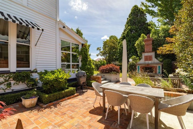 Photo of property in Chilcombe Homestead, 4 Medbury Terrace, Fendalton, Christchurch, 8041