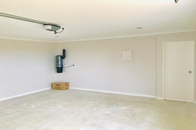 Photo of property in 61 Kirikiri Drive, Papakura, 2110