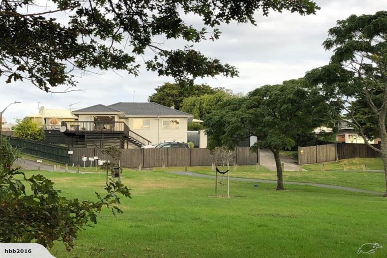 Photo of property in 3 Rapaki Place, Te Atatu Peninsula, Auckland, 0610