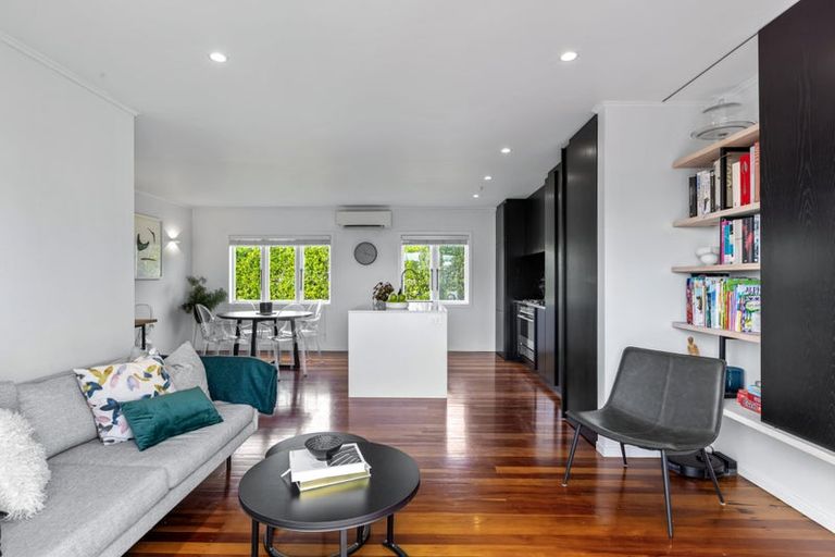 Photo of property in 1/74 College Road, Northcote, Auckland, 0627