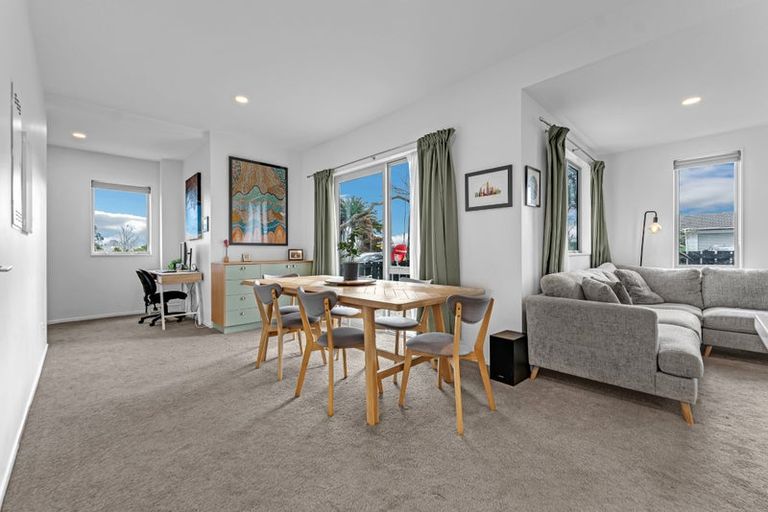 Photo of property in 57e Edmonton Road, Henderson, Auckland, 0612