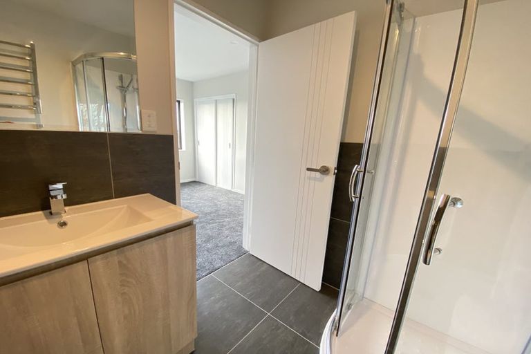 Photo of property in 3b Westall Road, New Lynn, Auckland, 0600