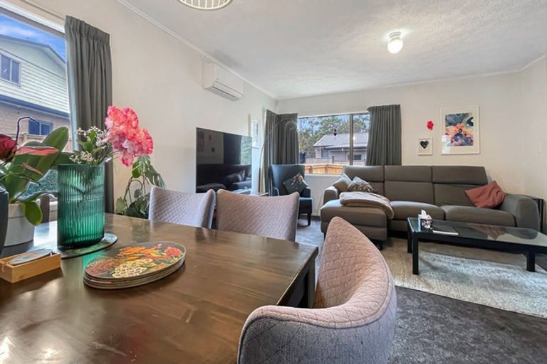 Photo of property in 7 Angeline Place, Massey, Auckland, 0614