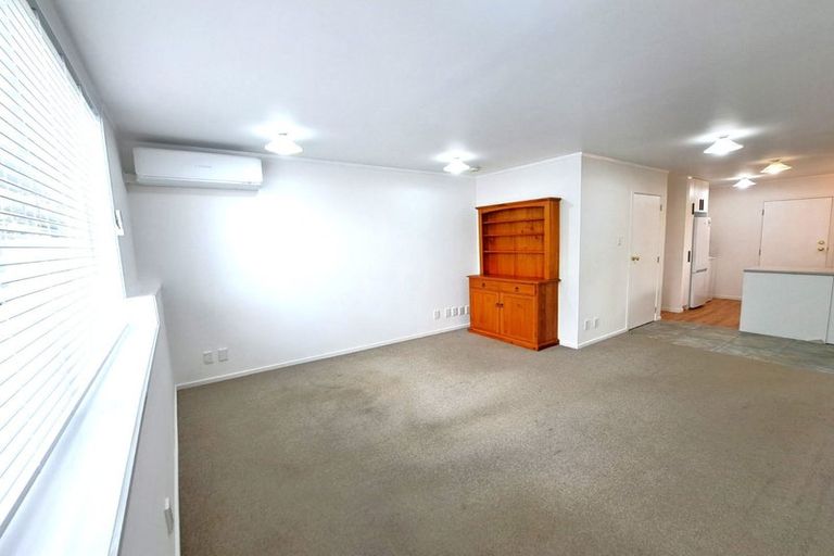 Photo of property in 11a Roberts Road, Matakatia, Whangaparaoa, 0930