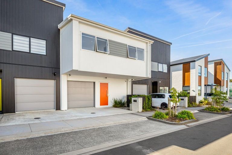 Photo of property in 32 Marine Parade, Hobsonville, Auckland, 0616