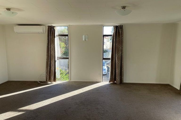 Photo of property in 2/3 Glencourt Place, Glenfield, Auckland, 0629
