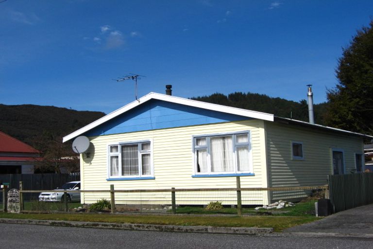 Photo of property in 73 Shiel Street, Reefton, 7830