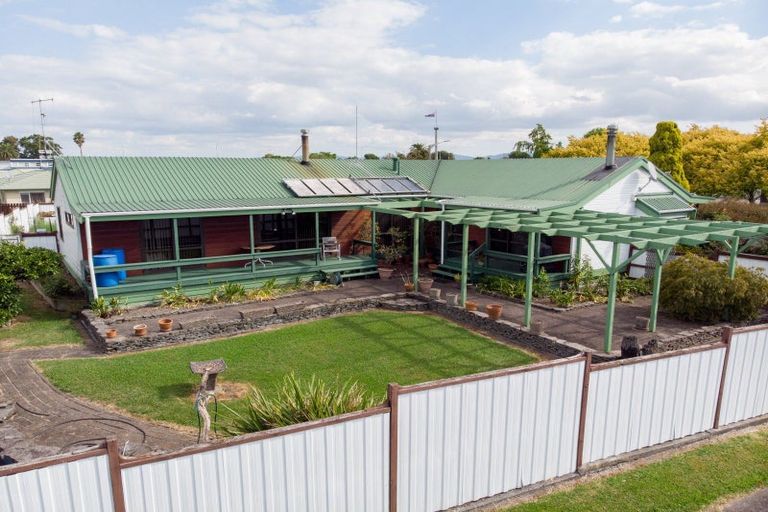 Photo of property in 2 Hale Place, Ngatea, 3503