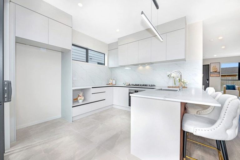 Photo of property in 23b Studfall Street, Pakuranga Heights, Auckland, 2010