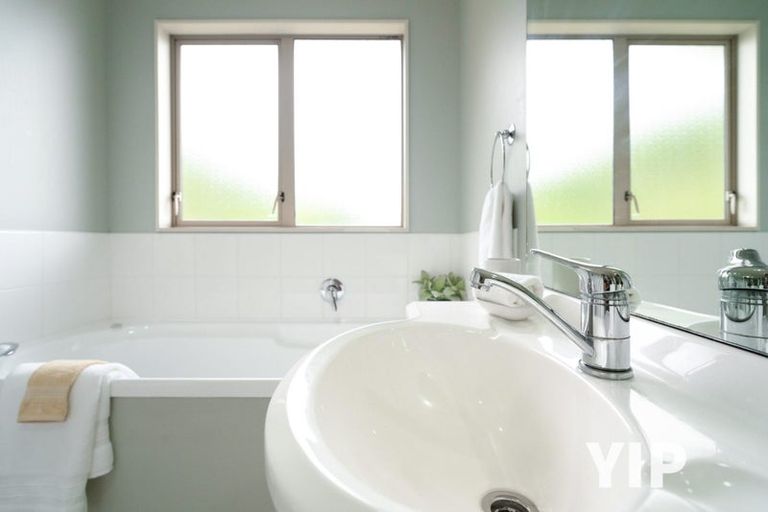 Photo of property in 50 Erlestoke Crescent, Churton Park, Wellington, 6037