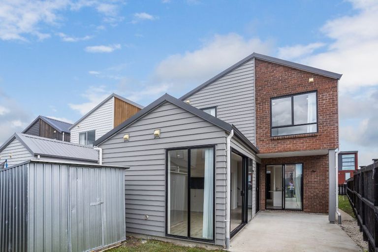 Photo of property in 1 Dignity Street, Papakura, 2110