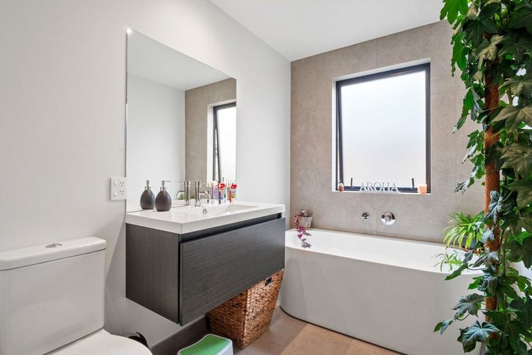 Photo of property in 26 Perendale Road, Jacks Point, 9371
