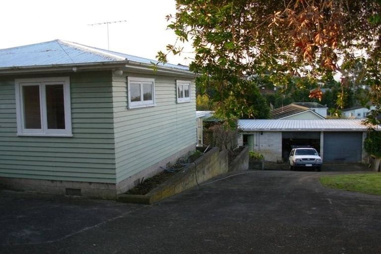 Photo of property in 39 Raleigh Road, Northcote, Auckland, 0627