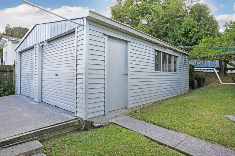 Photo of property in 13 Totara Street, Waiuku, 2123