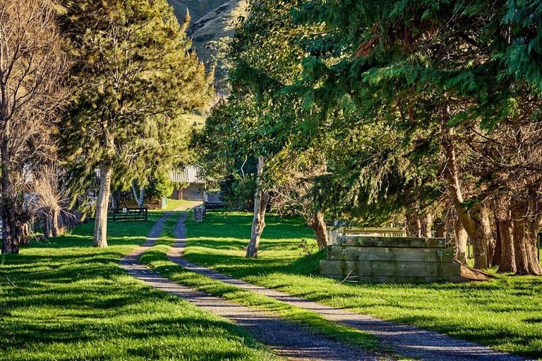 Photo of property in 405a Paekakariki Hill Road, Paekakariki Hill, Porirua, 5381