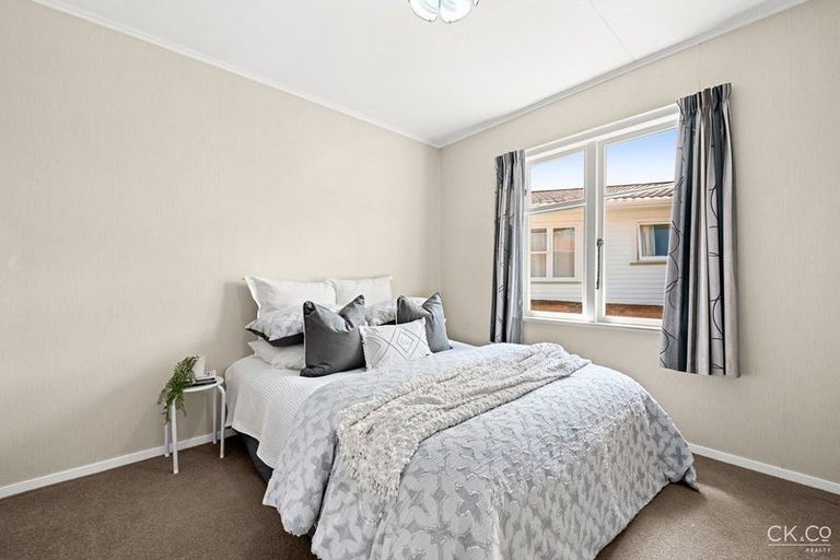 Photo of property in 44 Russell Road, Wainuiomata, Lower Hutt, 5014