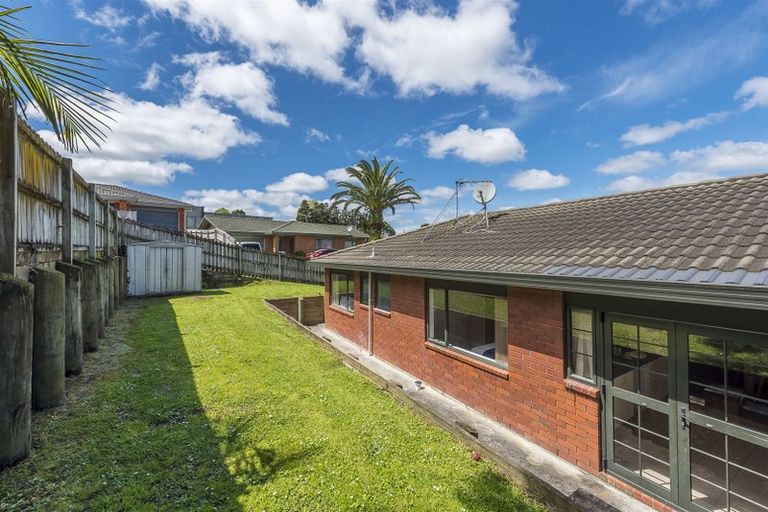 Photo of property in 30 Ginders Drive, Massey, Auckland, 0614