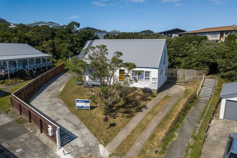 Photo of property in 17a Pimlico Place, Newlands, Wellington, 6037