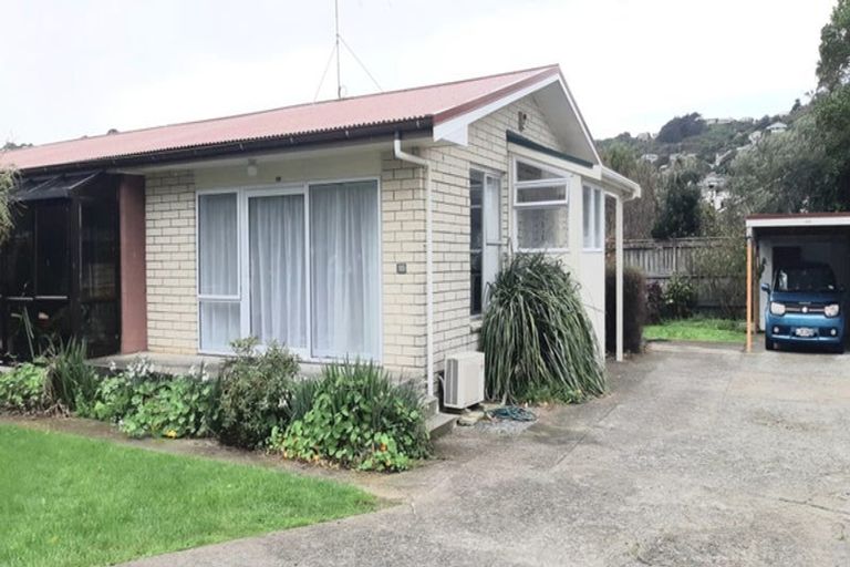 Photo of property in 105 Derwent Street, Island Bay, Wellington, 6023
