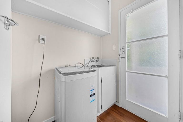 Photo of property in 2/62 Great South Road, Papakura, 2110