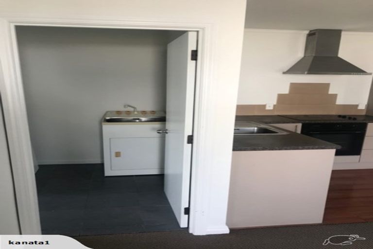 Photo of property in 1 Miltonia Avenue, Te Atatu South, Auckland, 0610