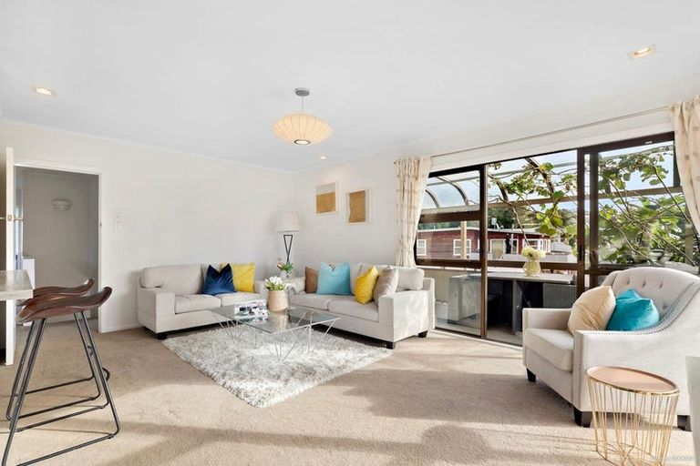Photo of property in 53 Eskdale Road, Birkdale, Auckland, 0626