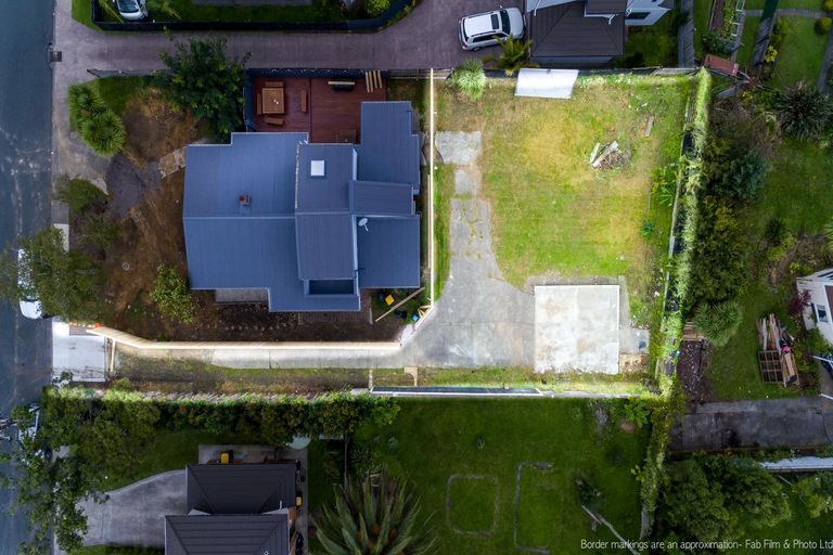 Photo of property in 3a Crompton Road, Massey, Auckland, 0614