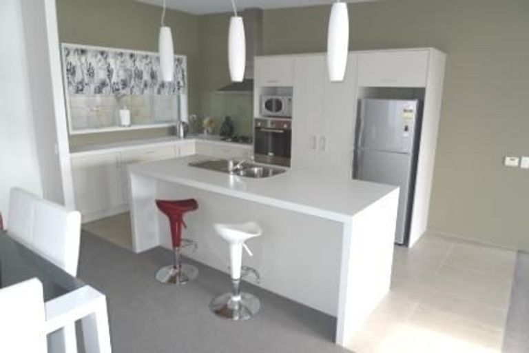 Photo of property in 25 Tamworth Crescent, Newlands, Wellington, 6037