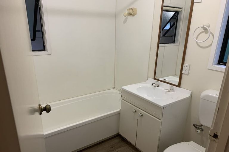 Photo of property in 3 Fayette Place, Te Atatu South, Auckland, 0610