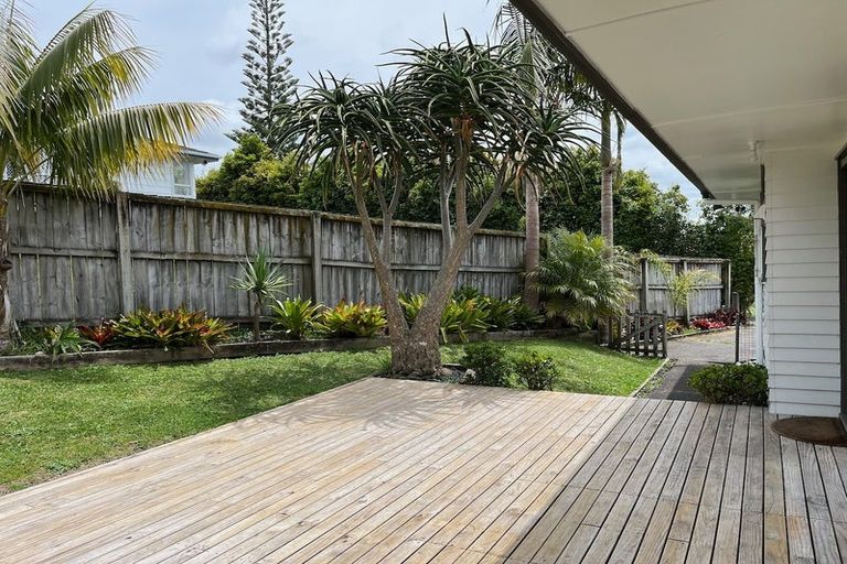 Photo of property in 32 Roick Parade, Glen Eden, Auckland, 0602