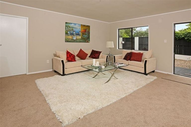 Photo of property in 122a Colwill Road, Massey, Auckland, 0614