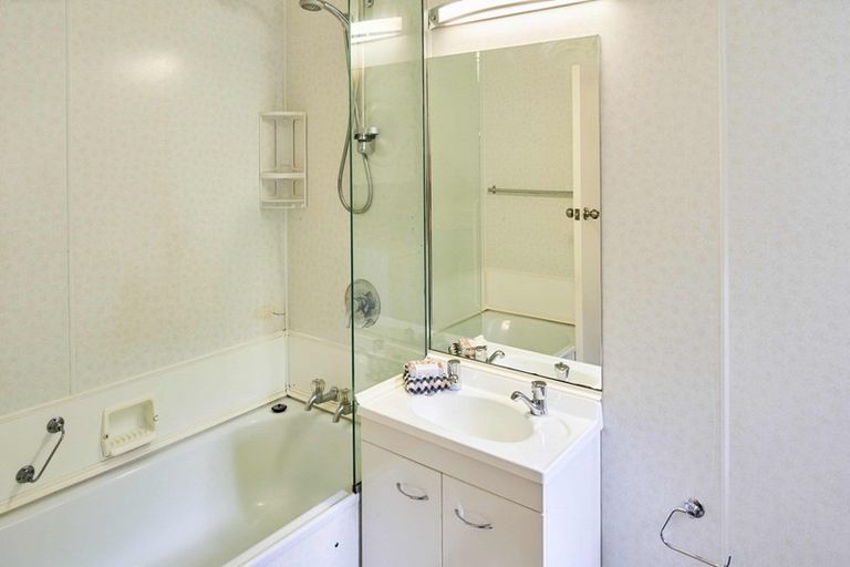 Photo of property in 1a/145 Ohiro Road, Brooklyn, Wellington, 6021