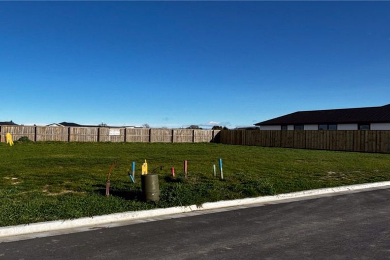 Photo of property in 1 Livingstone Place, Rangiora, 7400