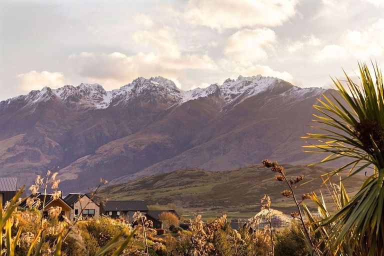 Photo of property in 24 Mckellar Drive, Jacks Point, Queenstown, 9371