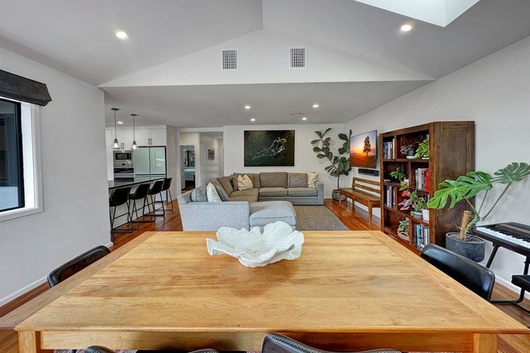 Photo of property in 45 Heretaunga Square, Silverstream, Upper Hutt, 5019